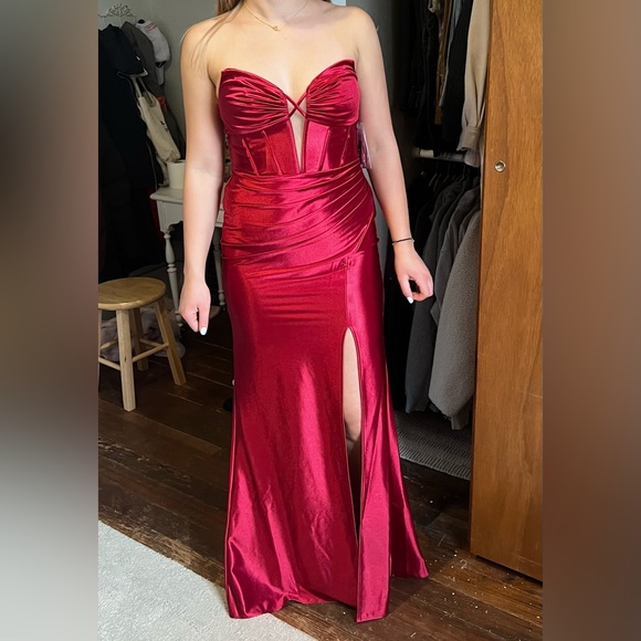 Strapless Plunge Sculpting Satin Sheath Dress - Picture 4 of 5